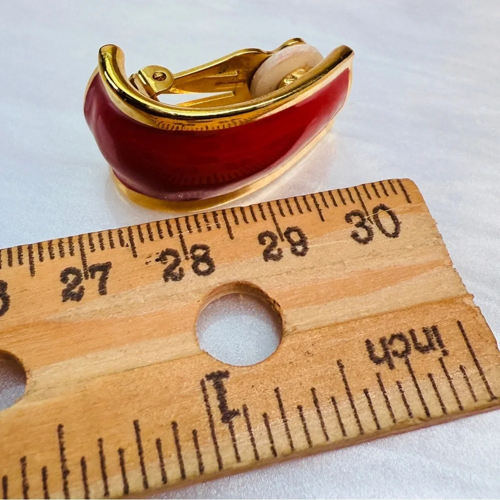 Vintage Red and Goldtone weighted clip on earrings